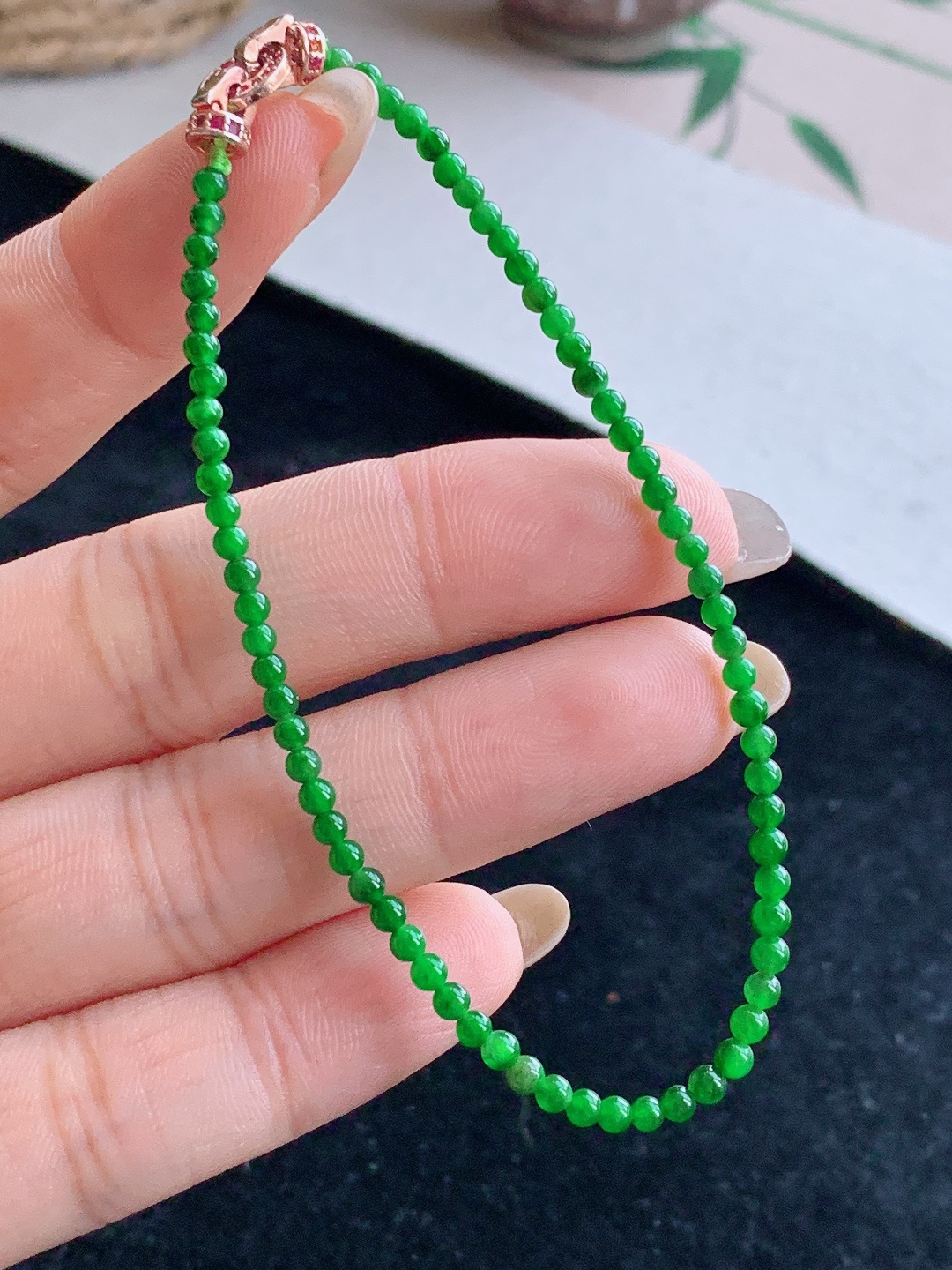 【珠子】️阳绿手链小米珠手链 【说明】缅甸 性比高 【尺寸】2.6mm 【重量】3克