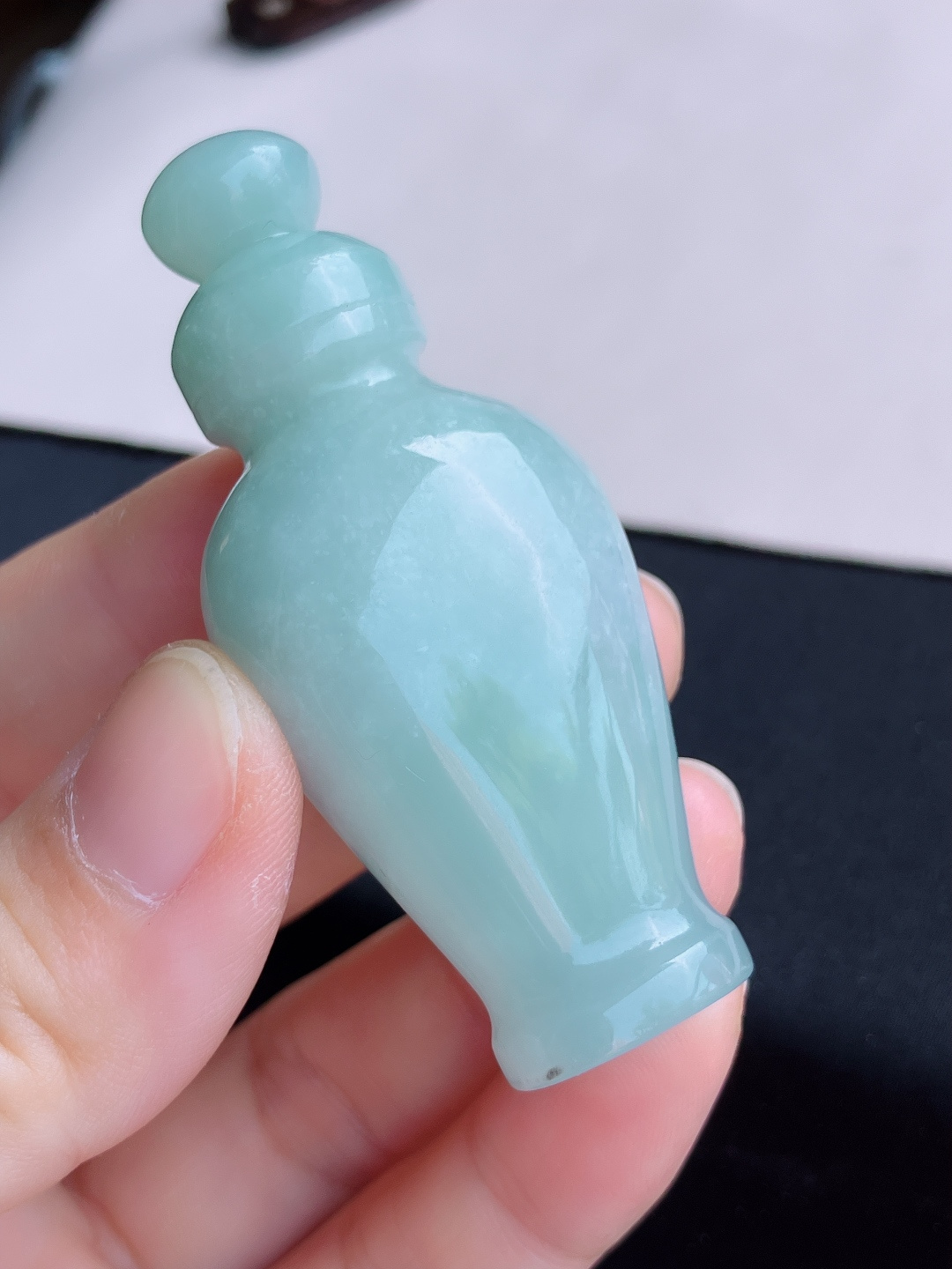 ️底色鼻烟壶，饱满大气，尺寸63.6/27/18.3/自然光实拍
