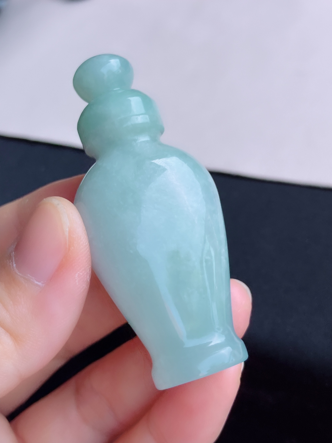 ️底色鼻烟壶，饱满大气，尺寸63.6/27/18.3/自然光实拍