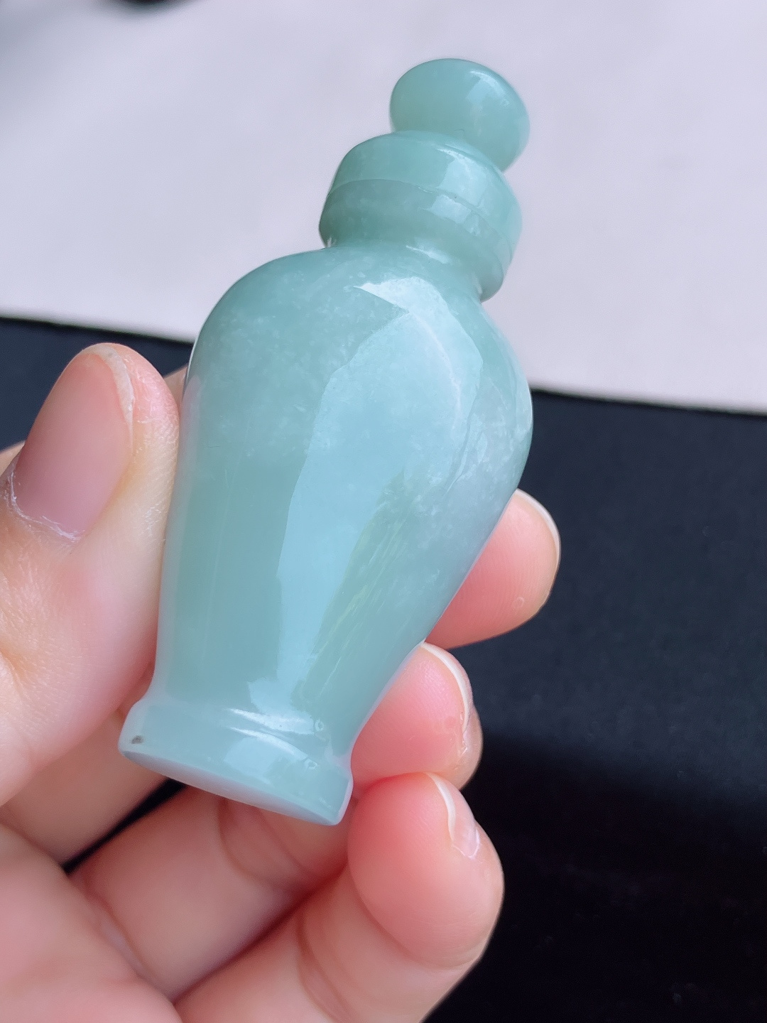 ️底色鼻烟壶，饱满大气，尺寸63.6/27/18.3/自然光实拍