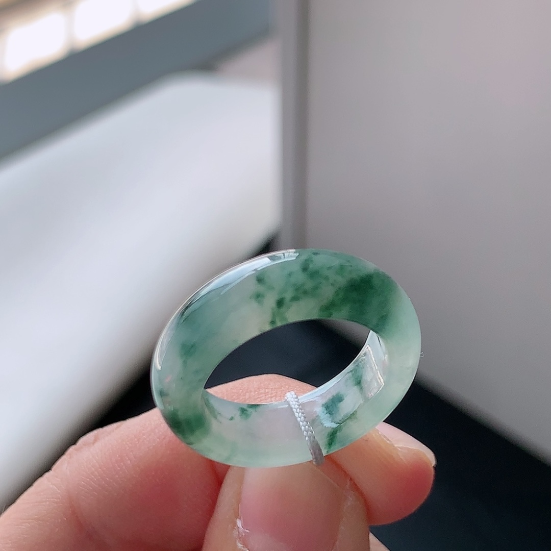 ️ 冰飘花戒圈 翠色清新，种老底子细腻，佩戴优雅清新 货号1121007，24.1-6.7-3.9