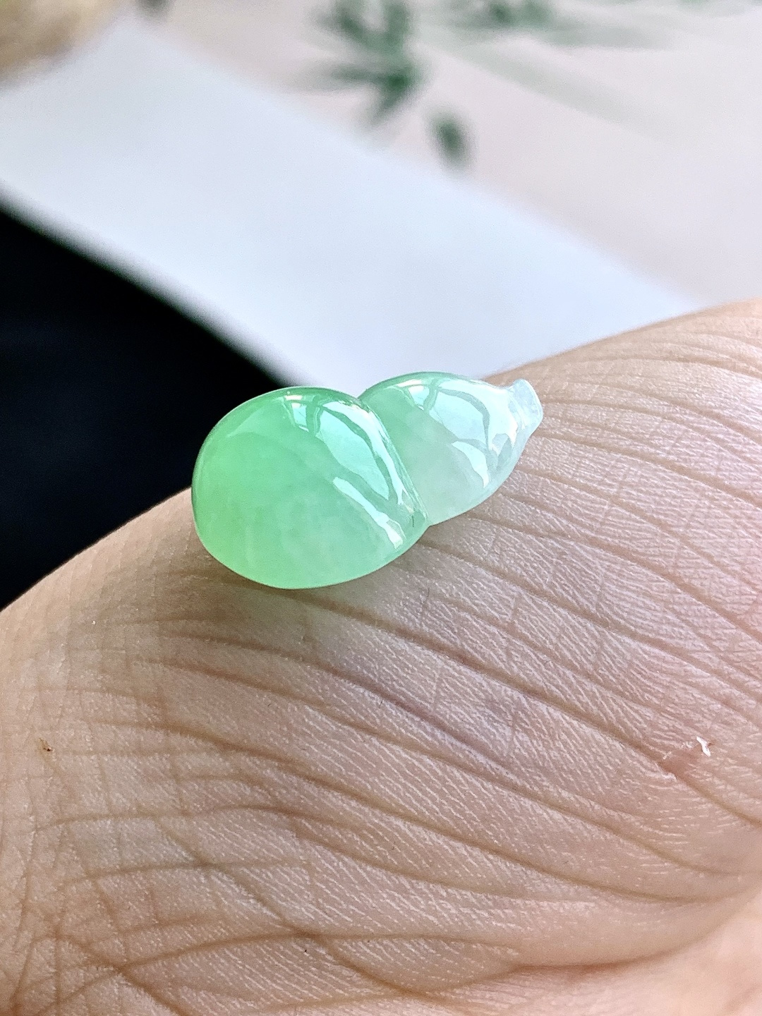 【裸石】️糯冰飘甜阳绿葫芦吊坠 【说明】缅甸 性比高 厚装 无裂, 【尺寸】19-13.3-7.8 【重量】3克