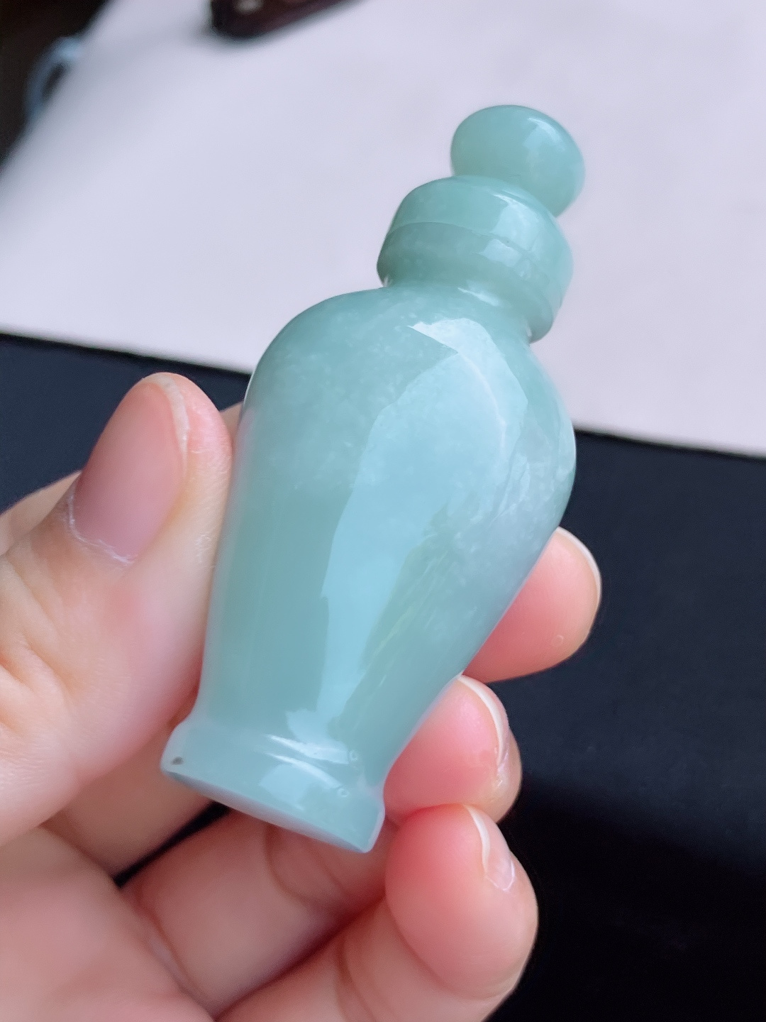 ️底色鼻烟壶，饱满大气，尺寸63.6/27/18.3/自然光实拍