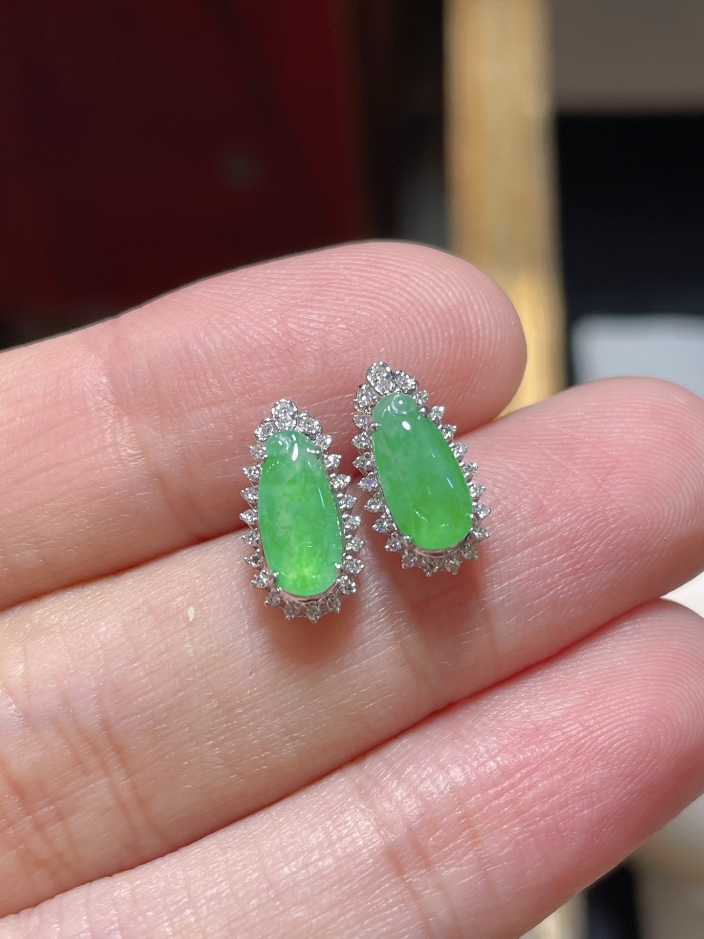 ️ 翡翠福瓜耳钉质地细腻，很温雅的感觉 芳润温纯 ，种水 18k镶嵌，佩戴高端，9-4.4-2.1