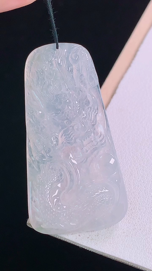 冰透龙牌，无裂，尺寸:53.6-28.0-6.4mm 7