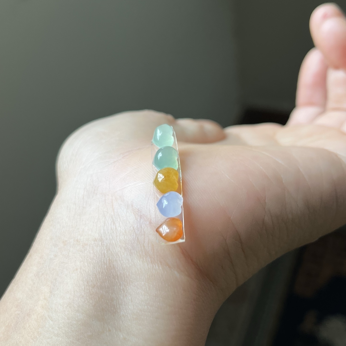 冰种多彩小爱心一组，镶手链，锁骨链都可以哦种水好，冰透，尺寸7.1×5.5×4.3，参考图9