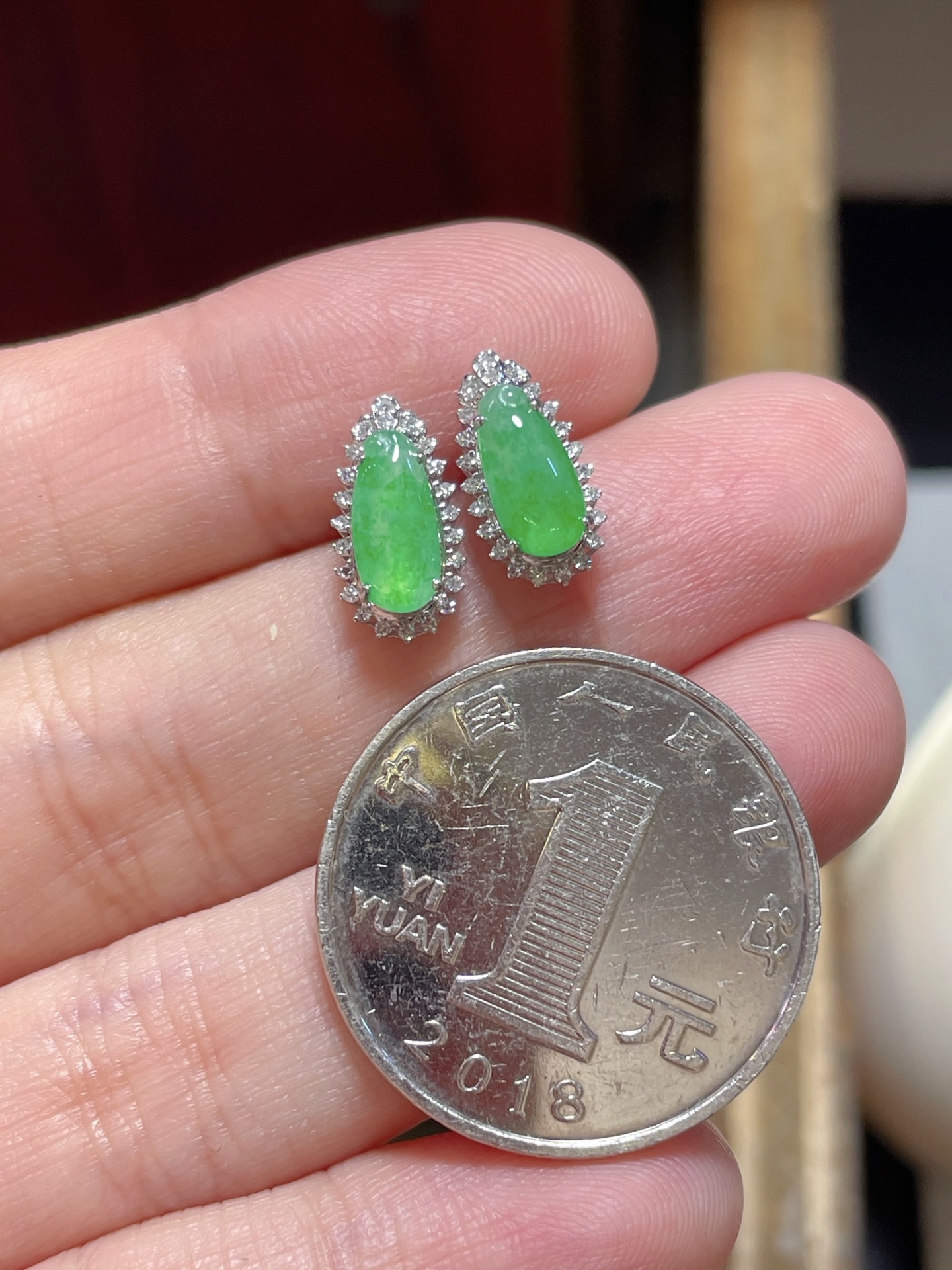 ️ 翡翠福瓜耳钉质地细腻，很温雅的感觉 芳润温纯 ，种水 18k镶嵌，佩戴高端，9-4.4-2.1