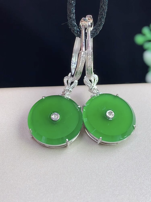 18k金镶冰满绿平安扣耳环，无裂，裸石尺寸11.8-1.5mm，S08xm