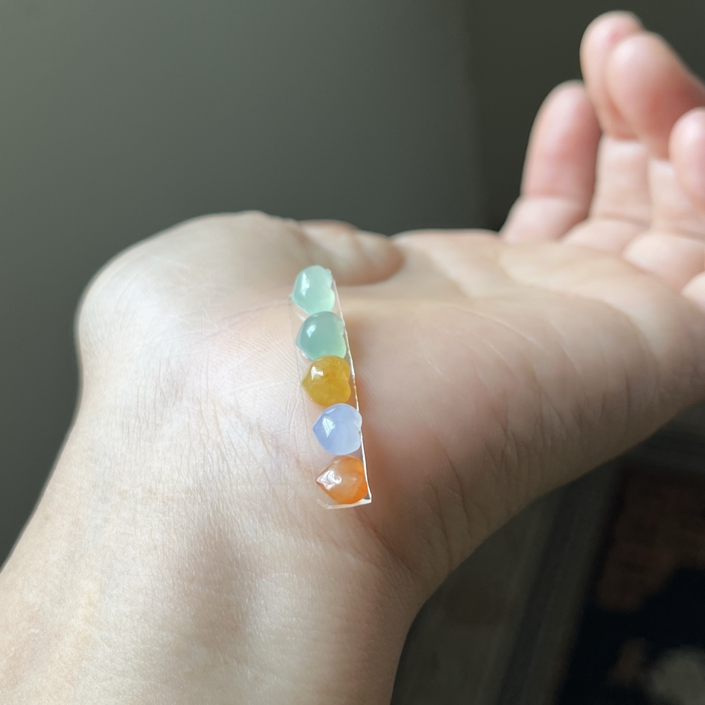 冰种多彩小爱心一组，镶手链，锁骨链都可以哦种水好，冰透，尺寸7.1×5.5×4.3，参考图9