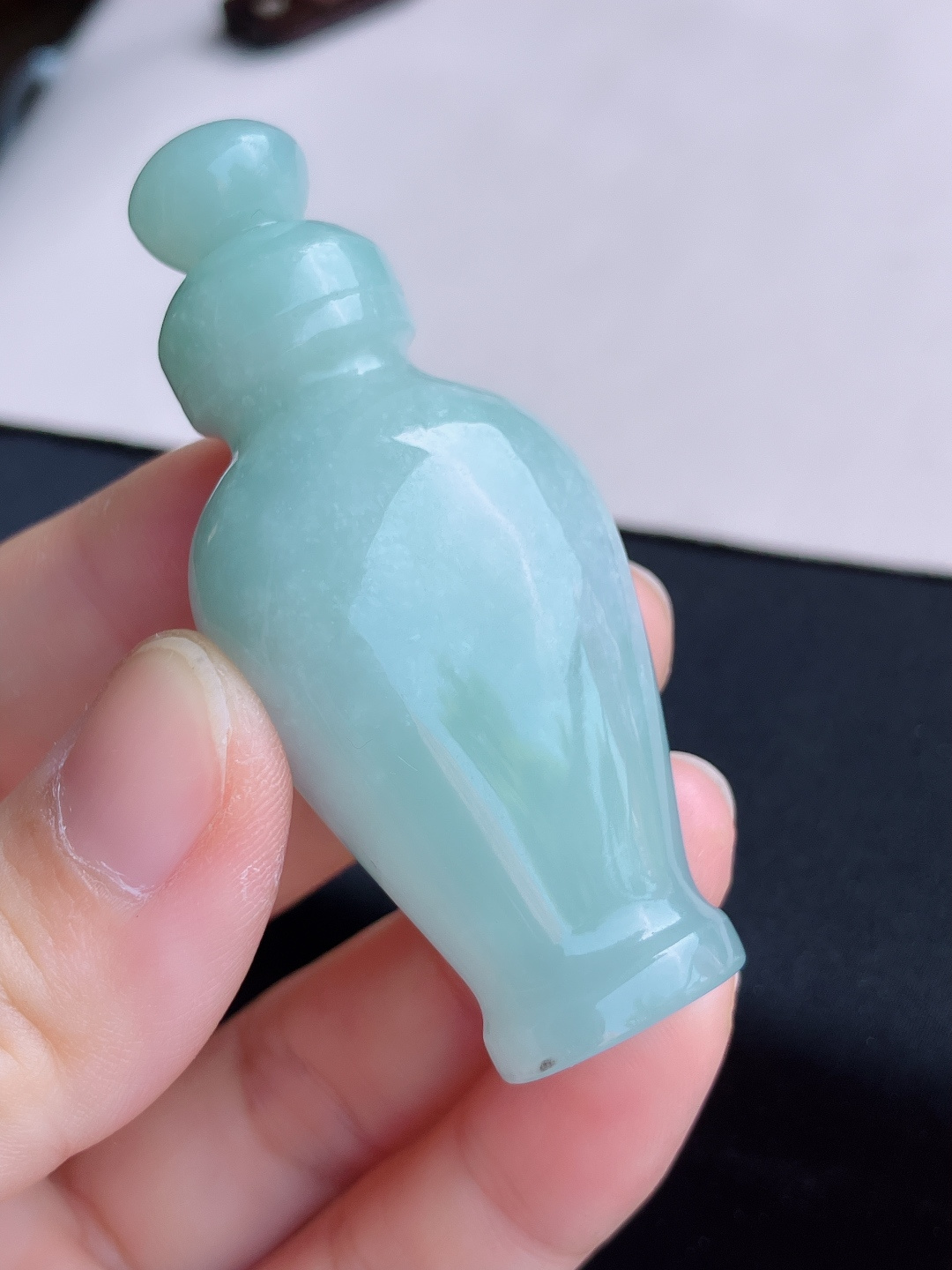 ️底色鼻烟壶，饱满大气，尺寸63.6/27/18.3/自然光实拍