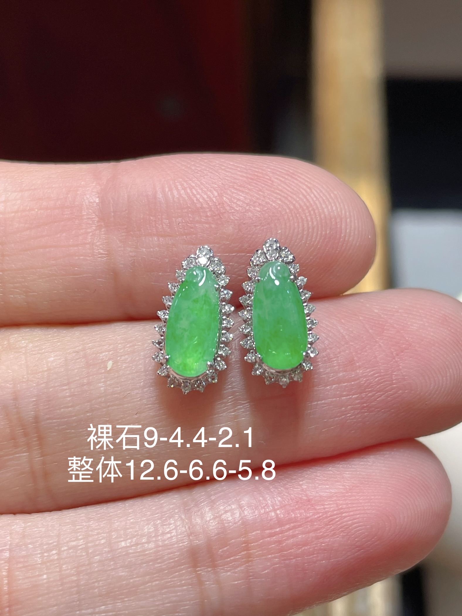 ️ 翡翠福瓜耳钉质地细腻，很温雅的感觉 芳润温纯 ，种水 18k镶嵌，佩戴高端，9-4.4-2.1