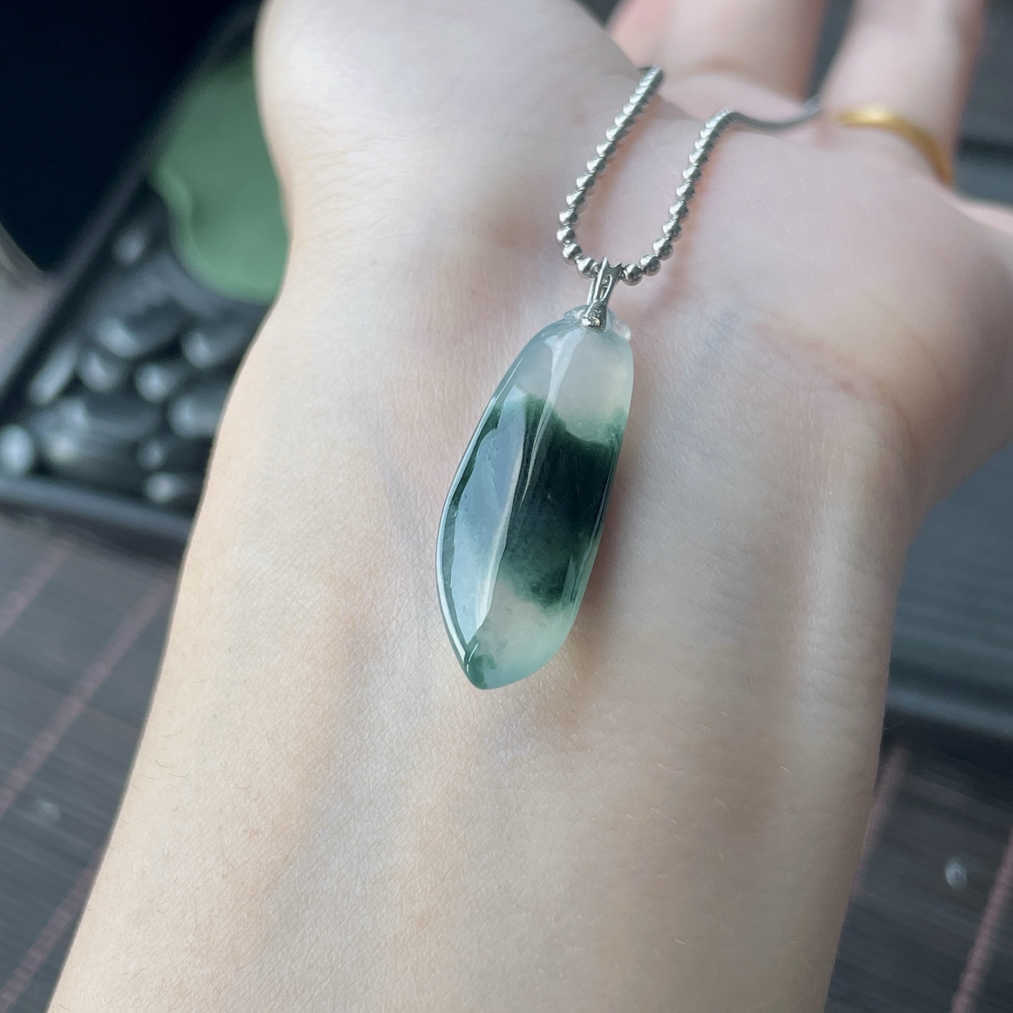 冰飘花福瓜吊坠 YJ166G6 有瑕有裂 尺寸：29.4-10.5-5.9，29.4-10.5-5.9