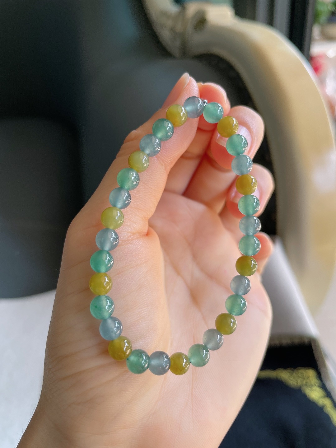 天然翡翠A货，冰三彩手串，尺寸：5.8mm。【编4759】