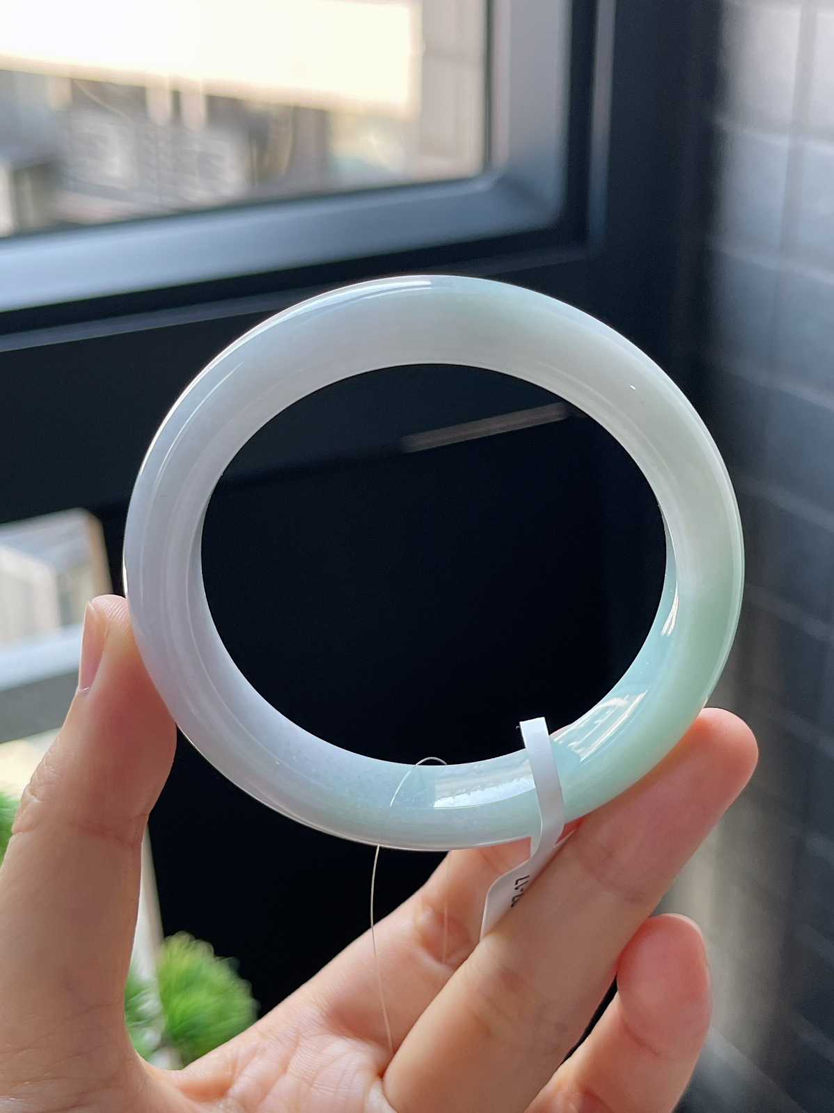 正圈55.2圈口，翡翠糯化种淡绿色手镯