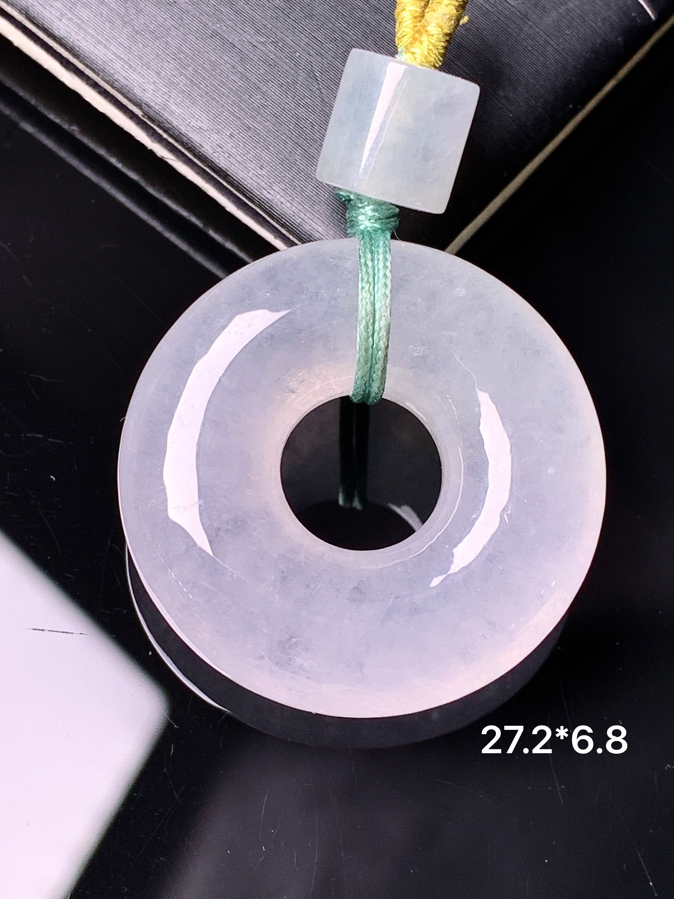 冰种平安环吊坠 玉质细腻 色泽艳丽清新 水润亮眼 整体尺寸27.2*6.8 a8