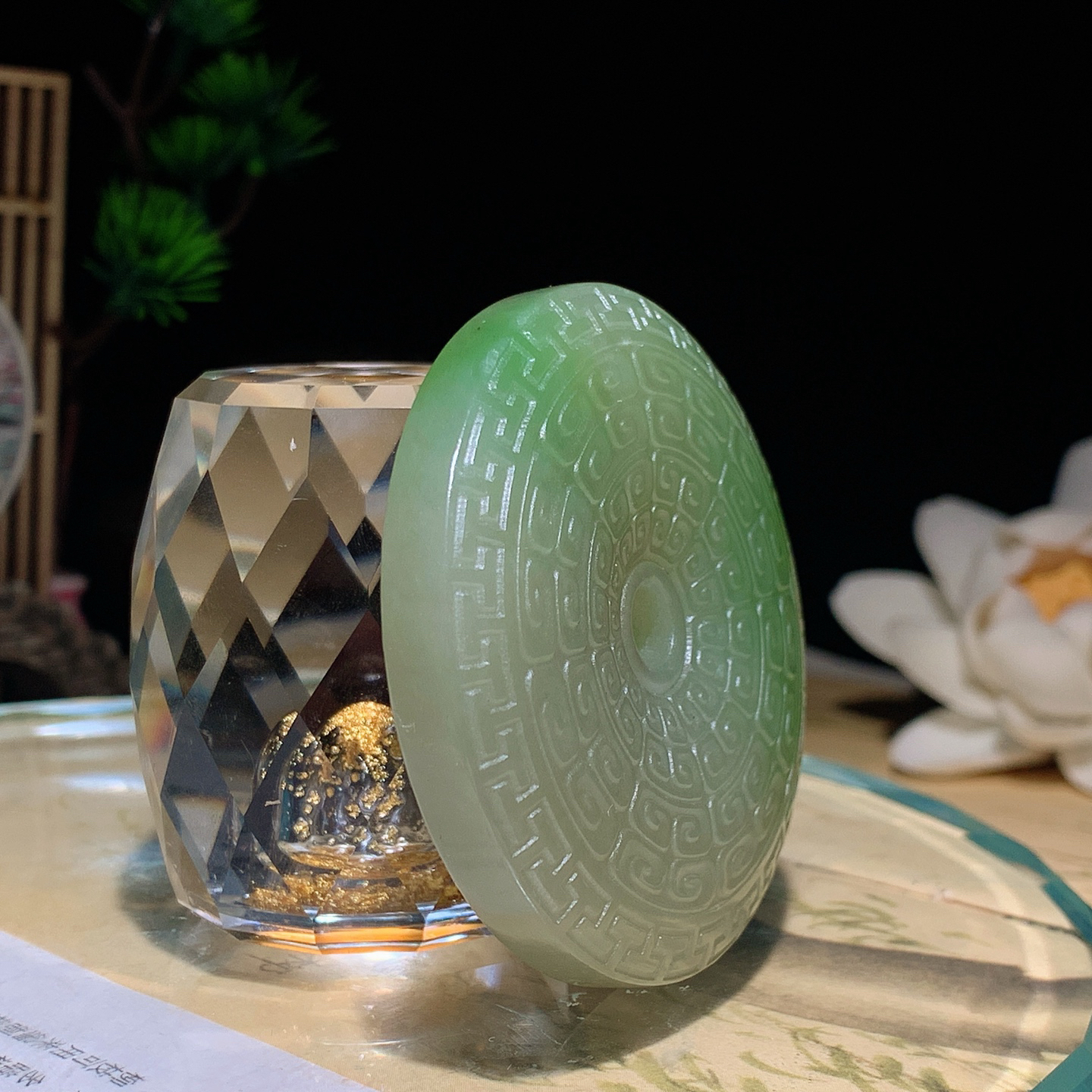 和田玉青海翠翠青复古平安扣挂件。尺寸56/12重71.5克 玉质细腻油润 底色纯净 脂粉好，品质好！