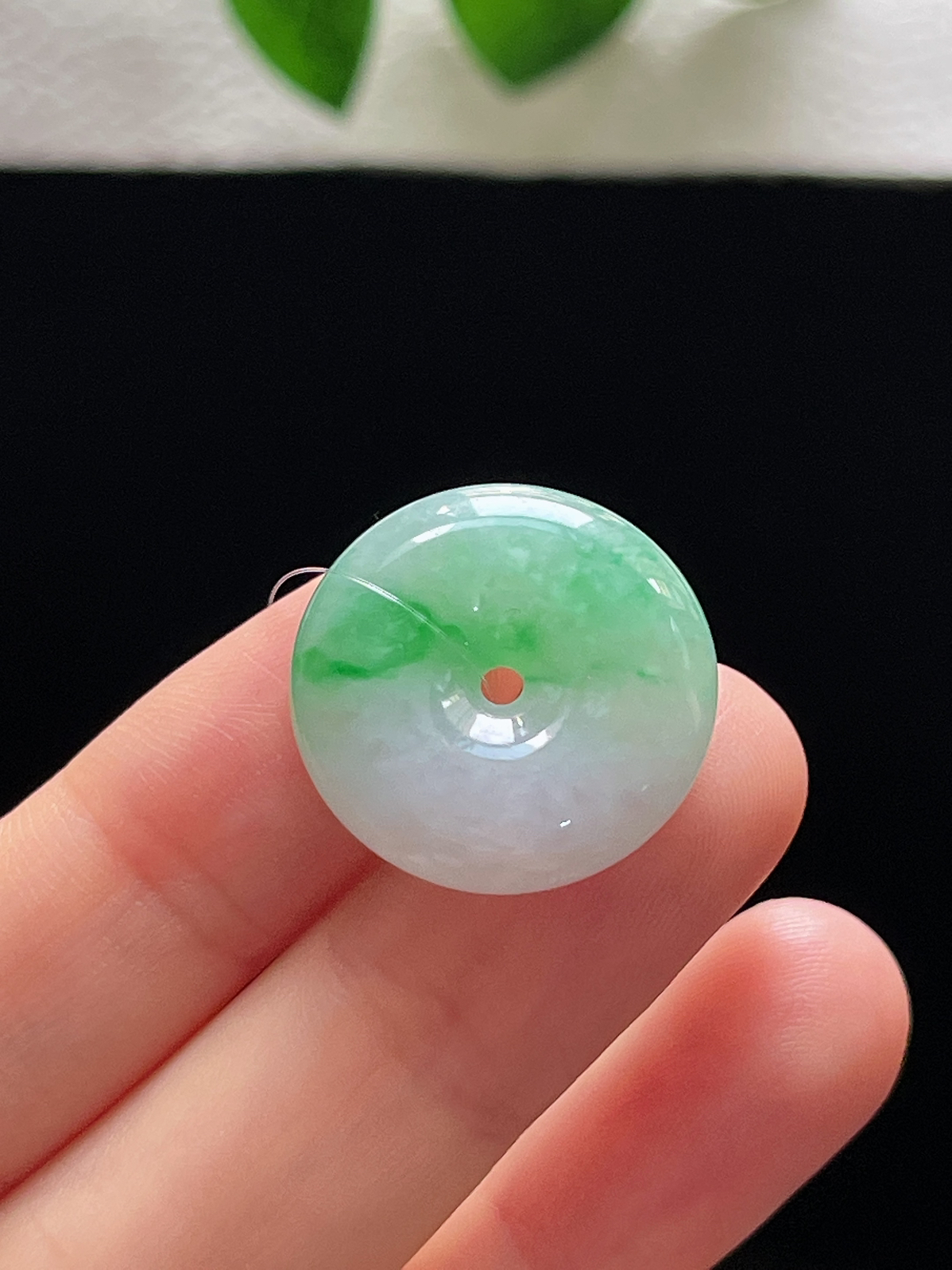翡翠糯化种飘绿平安扣