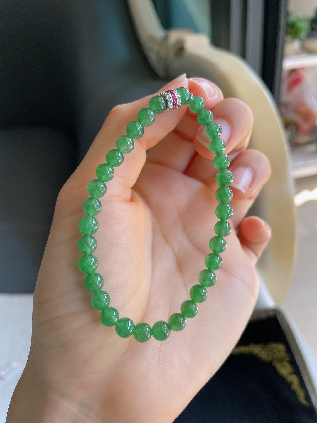 缅甸天然翡翠A货，冰满绿手串，尺寸：5.5mm。【编4763】