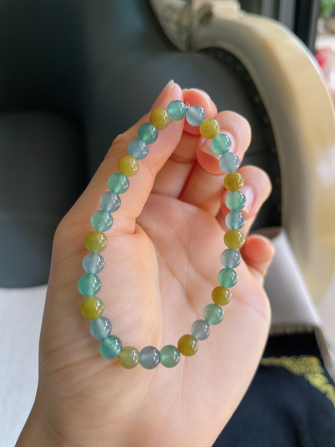 天然翡翠A货，冰三彩手串，尺寸：5.8mm。【编4759】