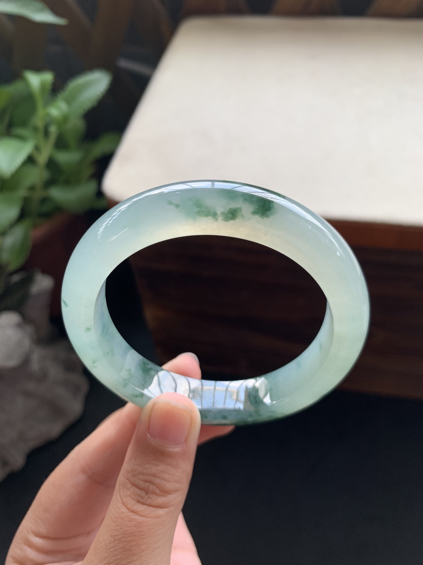 16，冰透细腻飘花手镯，圈口55.1-12-9，起冰感，冰润通透，种老起胶，种水好，飘花灵动飘逸，山