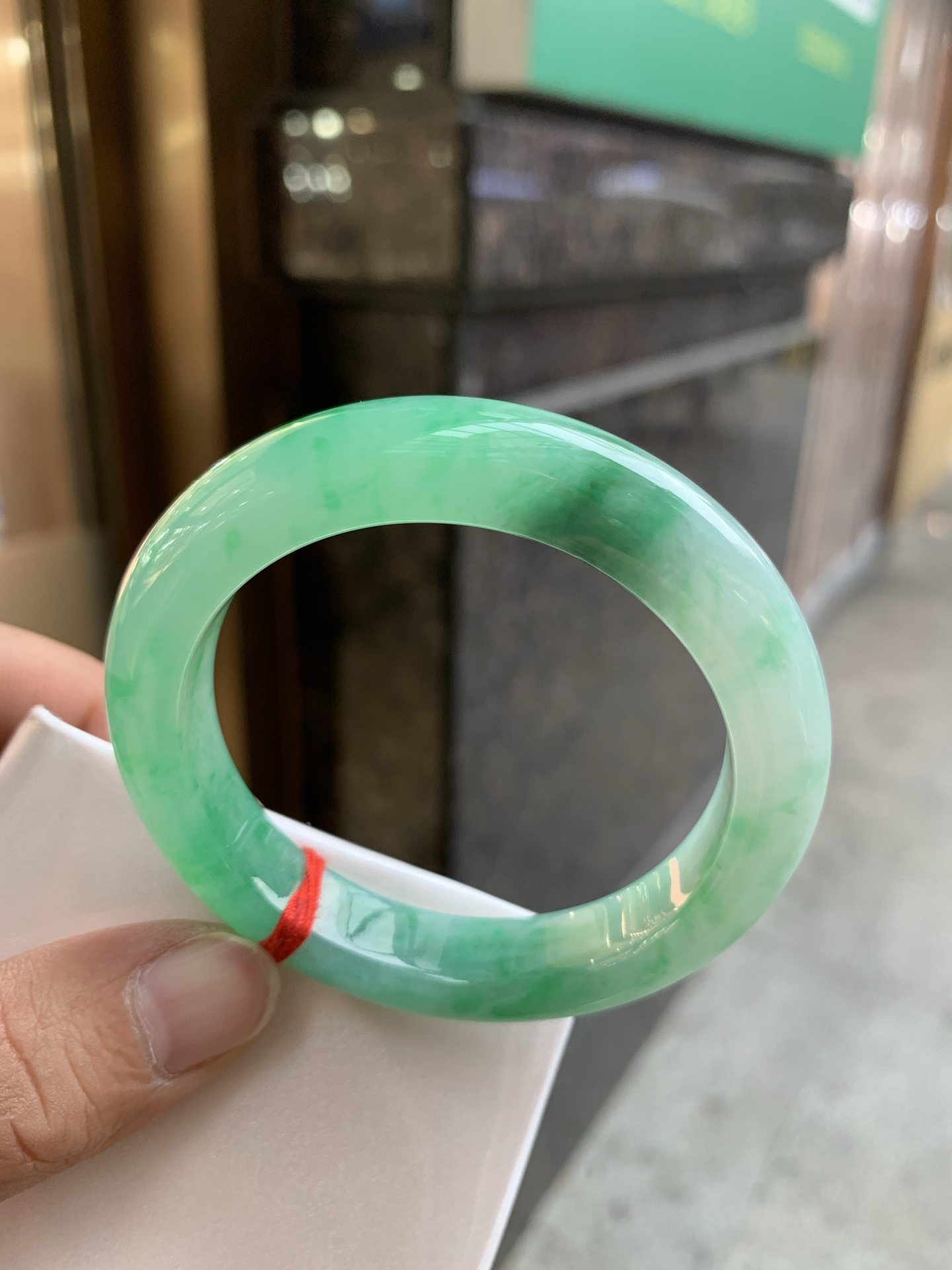 阳绿花正圈 52-10.9-9.2 1008-N1719-1 颜色鲜艳，种水冰润 有纹