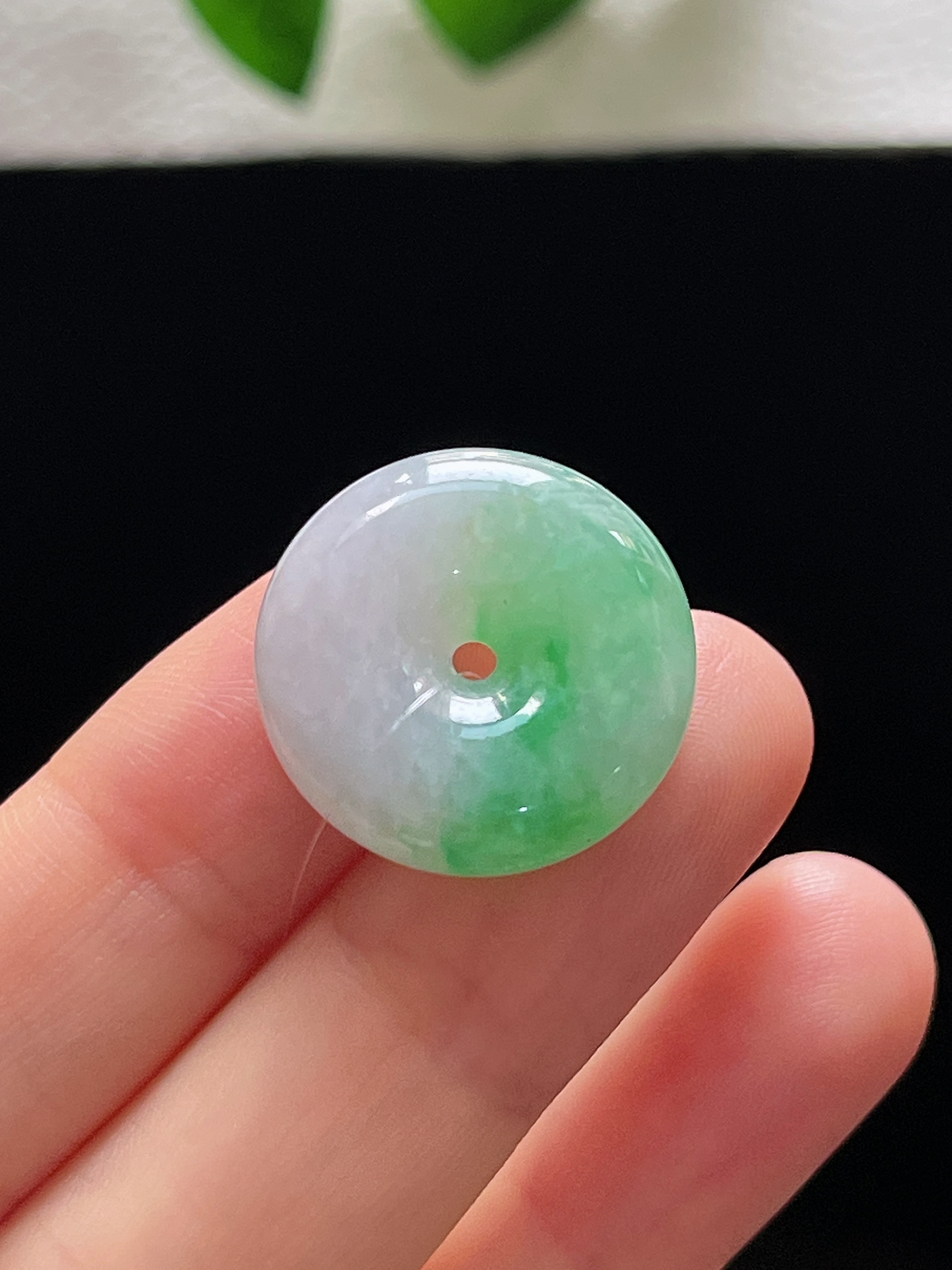 翡翠糯化种飘绿平安扣