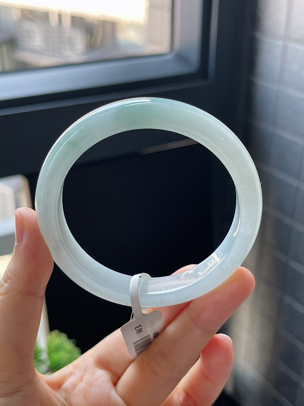 正圈57.5圈口，翡翠糯化种飘绿手镯