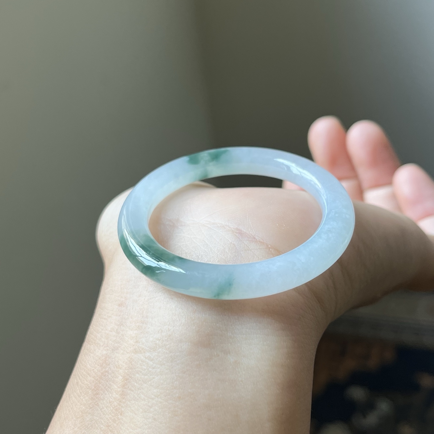 冰种飘花童镯，宝宝手镯，种水好，冰透无裂，内直径40.2，7×6.5
