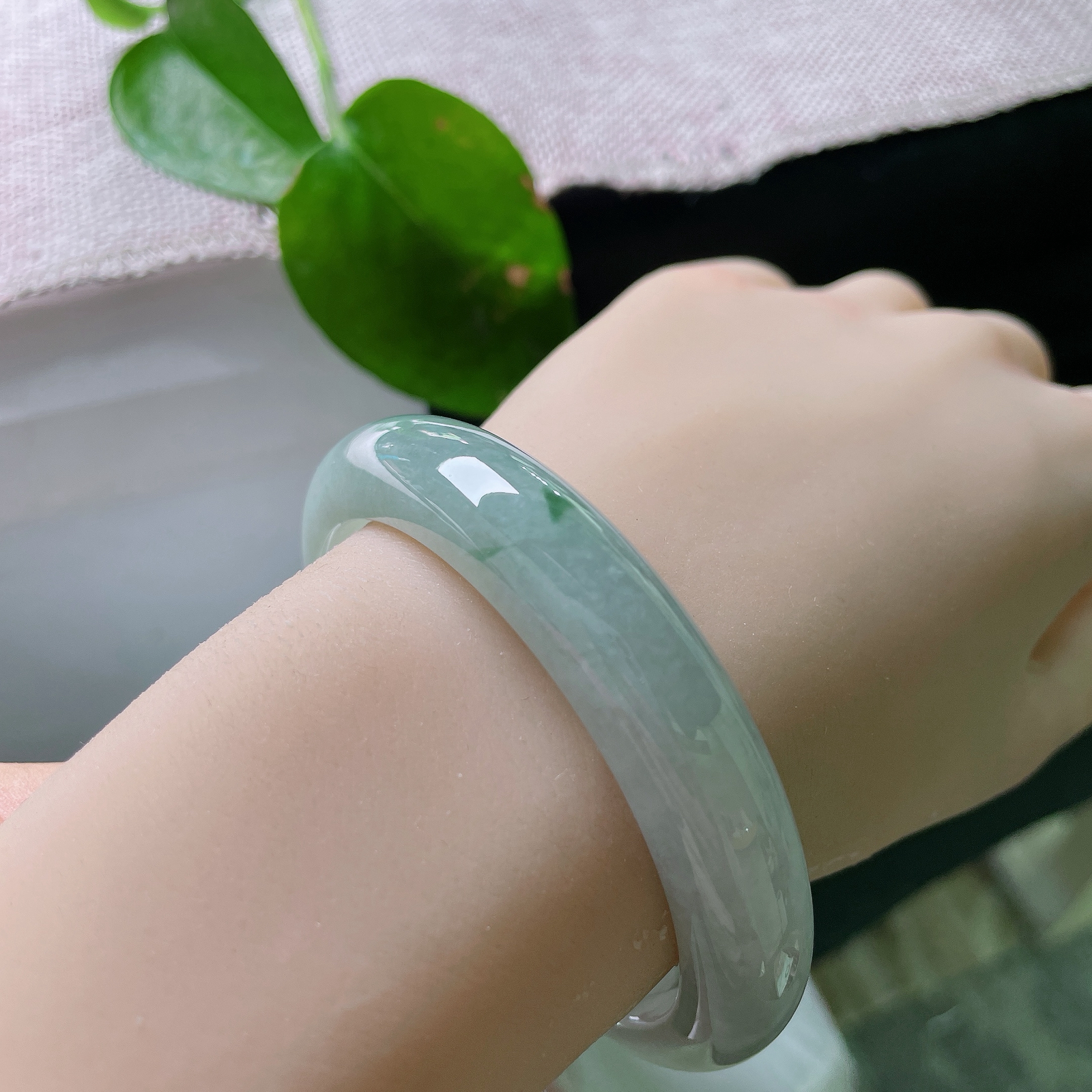 #限时秒杀#57.1/12.2/8，冰底正圈，内纹，种老通透细腻，肉质紧致顺滑，水头清亮润透，带着温润的胶质感，玉质很细腻ss59771a