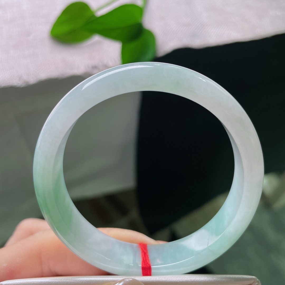 53.3/12.3/7，淡绿底正圈，巧笑嫣然，双色交汇，简约不简单，细润，干净，皮纹，ss57960a