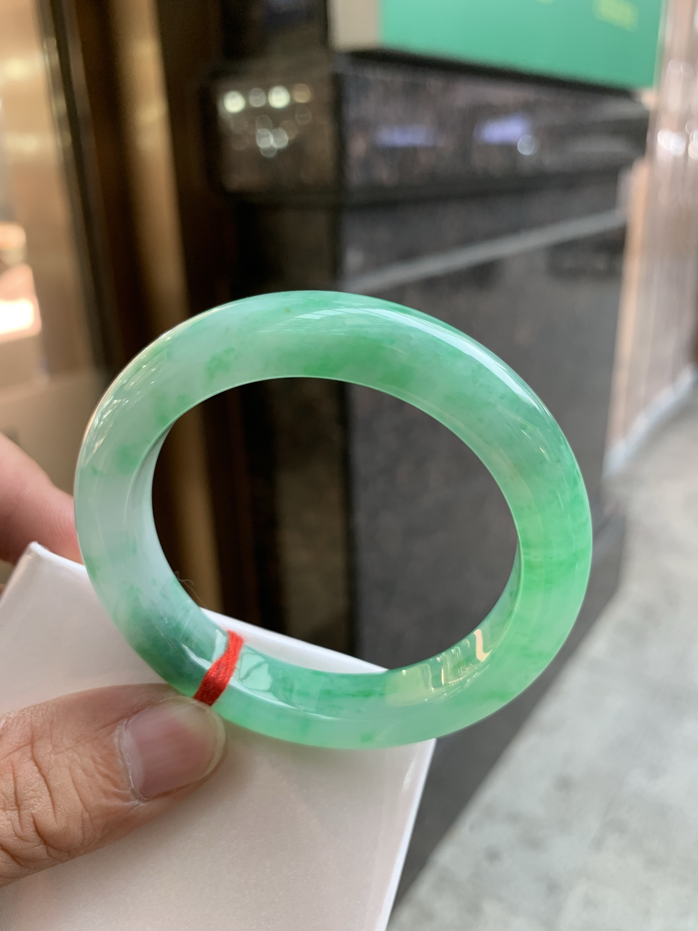 阳绿花正圈 52-10.9-9.2 1008-N1719-1 颜色鲜艳，种水冰润 有纹