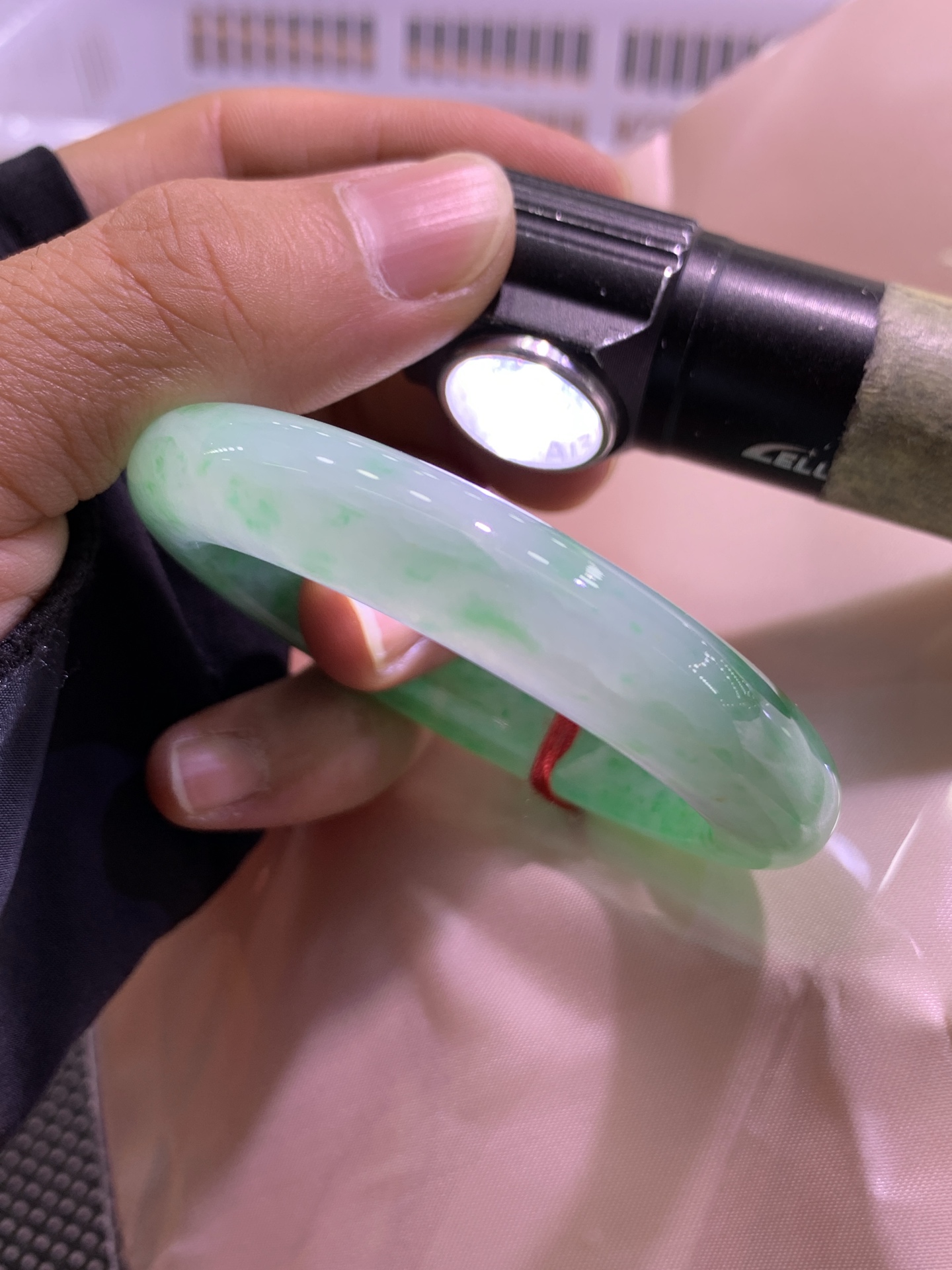 阳绿花正圈 52-10.9-9.2 1008-N1719-1 颜色鲜艳，种水冰润 有纹