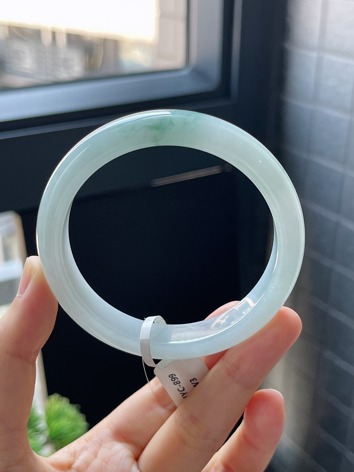 正圈57.5圈口，翡翠糯化种飘绿手镯