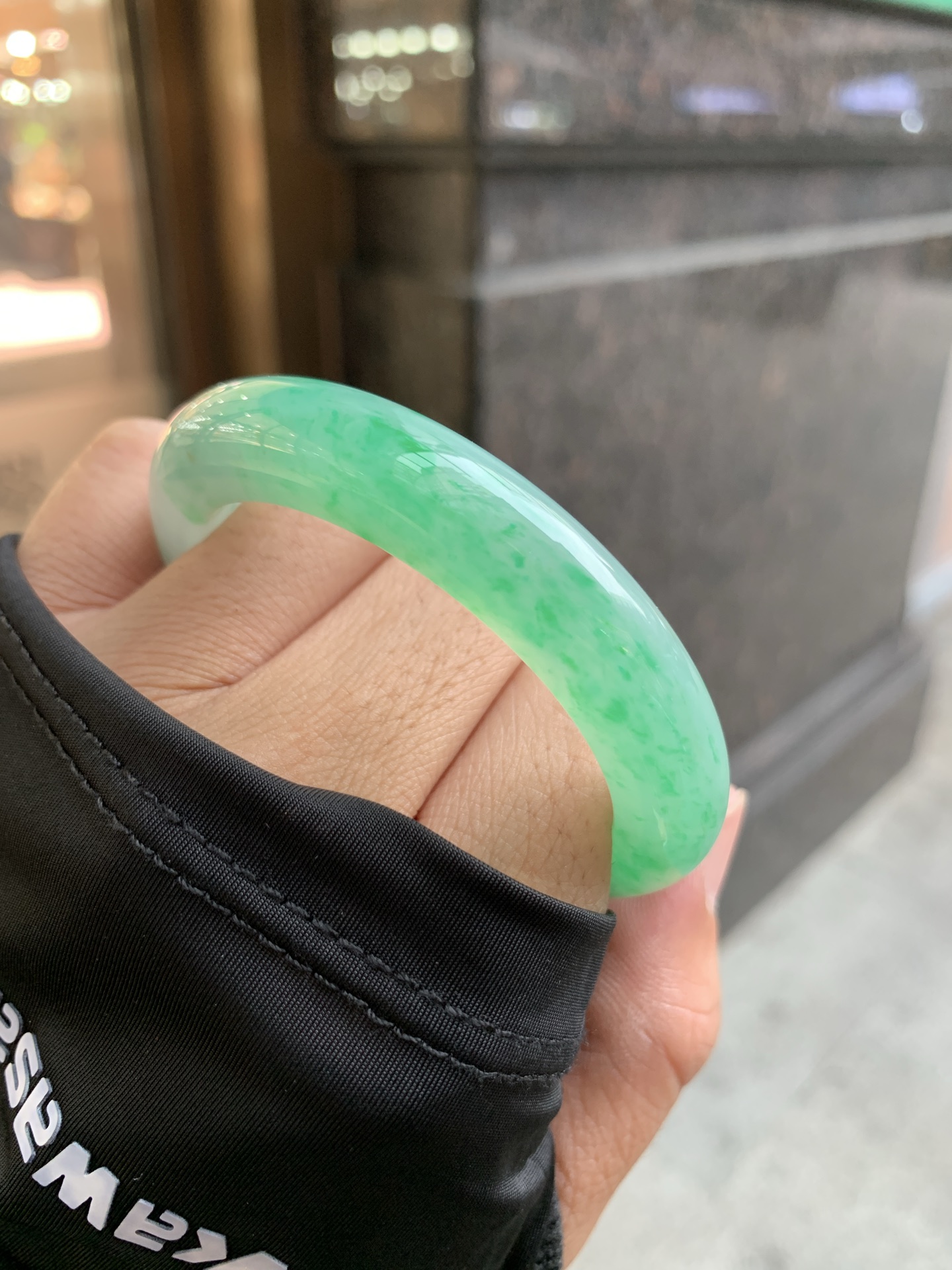 阳绿花正圈 52-10.9-9.2 1008-N1719-1 颜色鲜艳，种水冰润 有纹