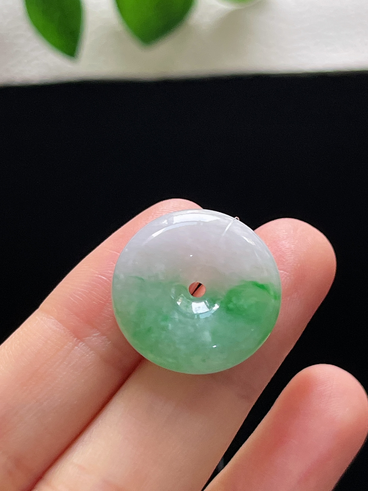 翡翠糯化种飘绿平安扣