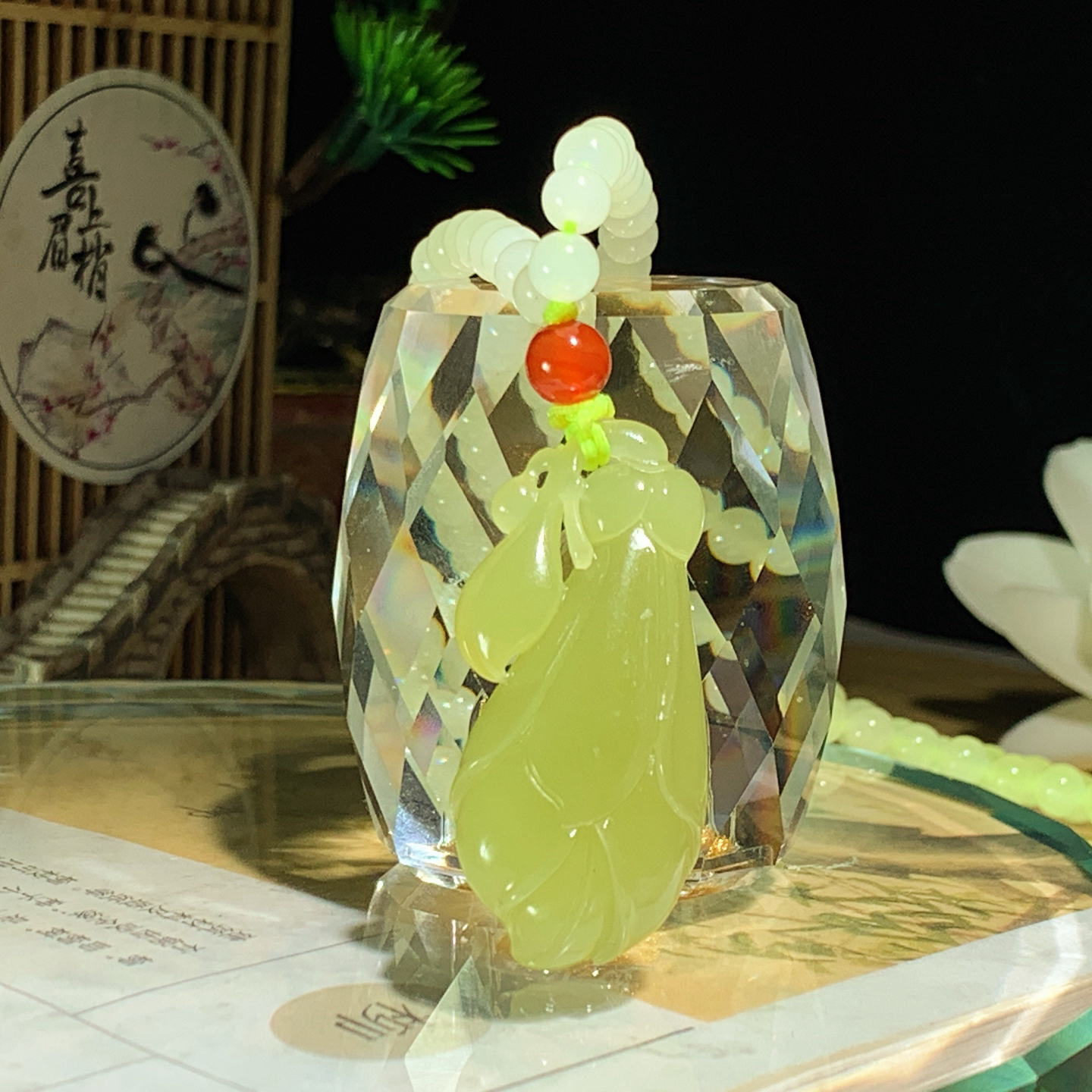 新疆若羌黄口料玉兰花挂件 尺寸40/18/11重33.8克，玉质细腻油润 底色纯净 脂粉好，品质好！lt2601008
