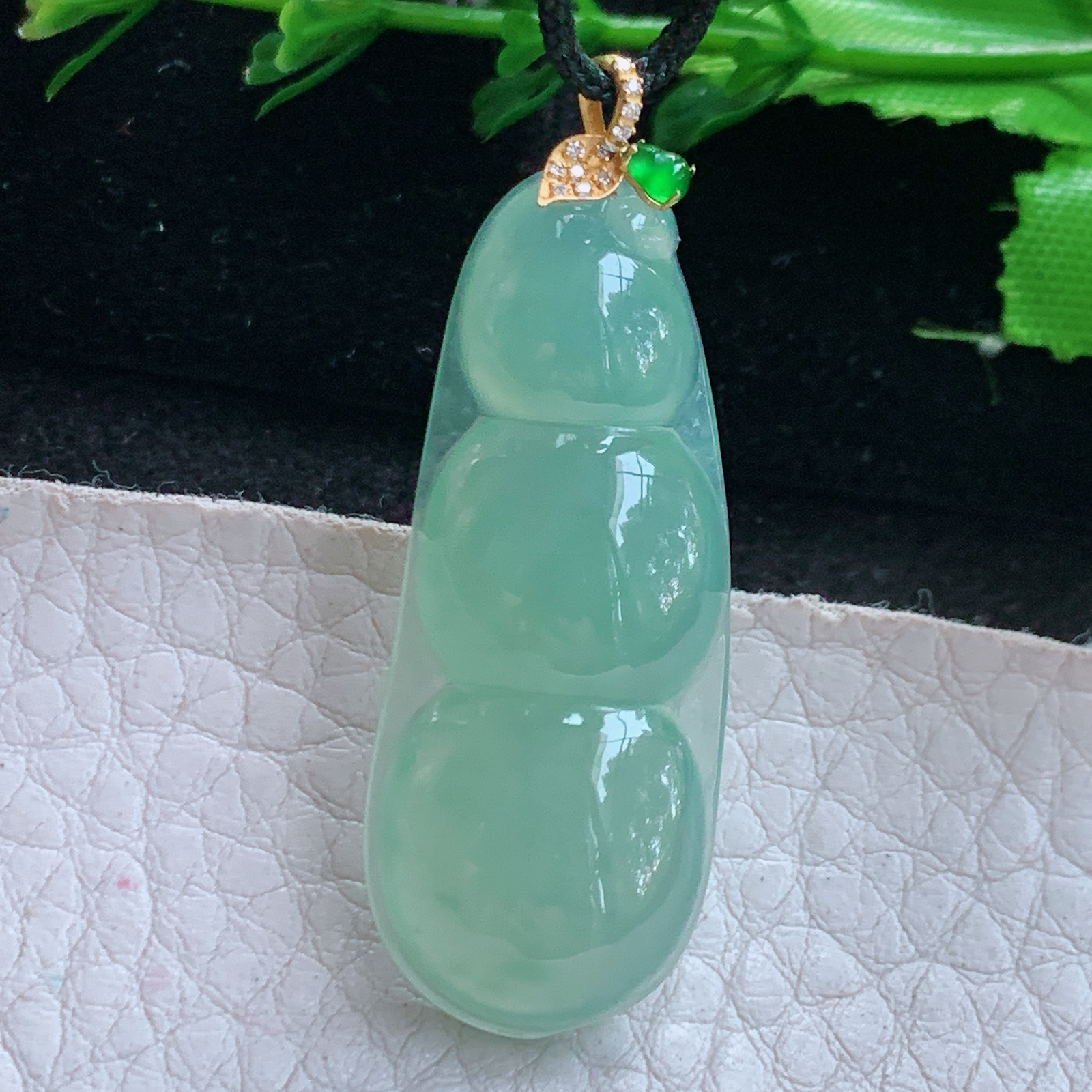 Axm实拍43*15.5*5.8天然缅甸翡翠冰种睛水绿四季豆吊坠
