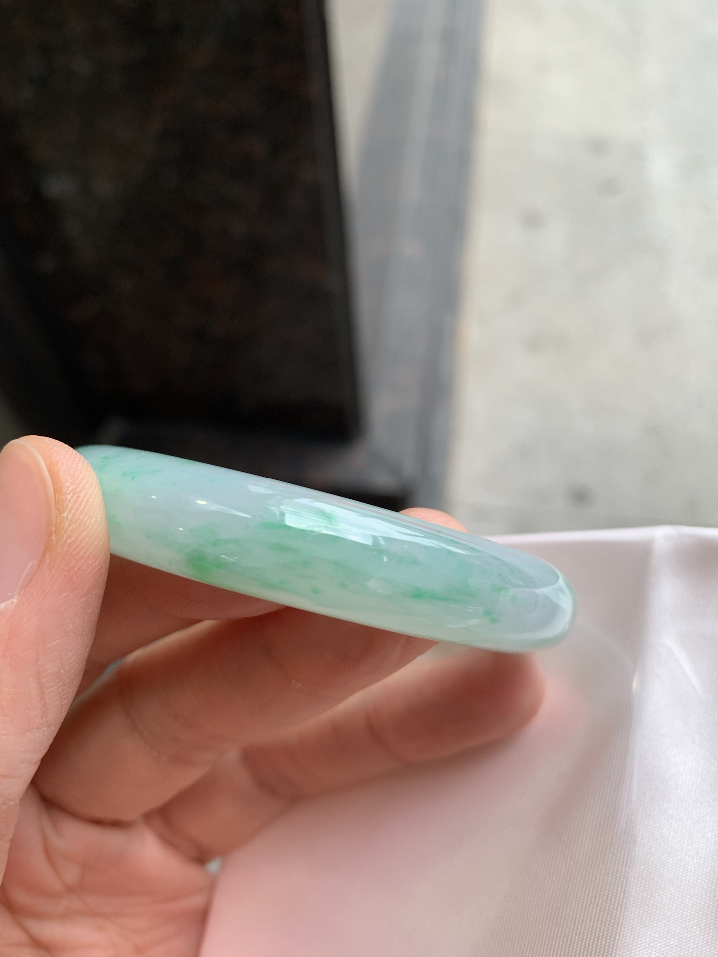 正圈飘绿 有纹 尺寸：52.8/11.5/8.7 细腻