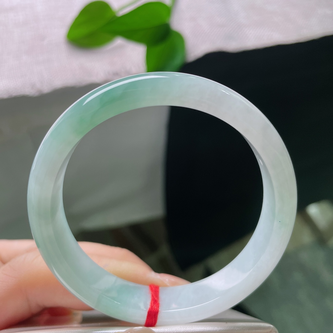 53.3/12.3/7，淡绿底正圈，巧笑嫣然，双色交汇，简约不简单，细润，干净，皮纹，ss57960