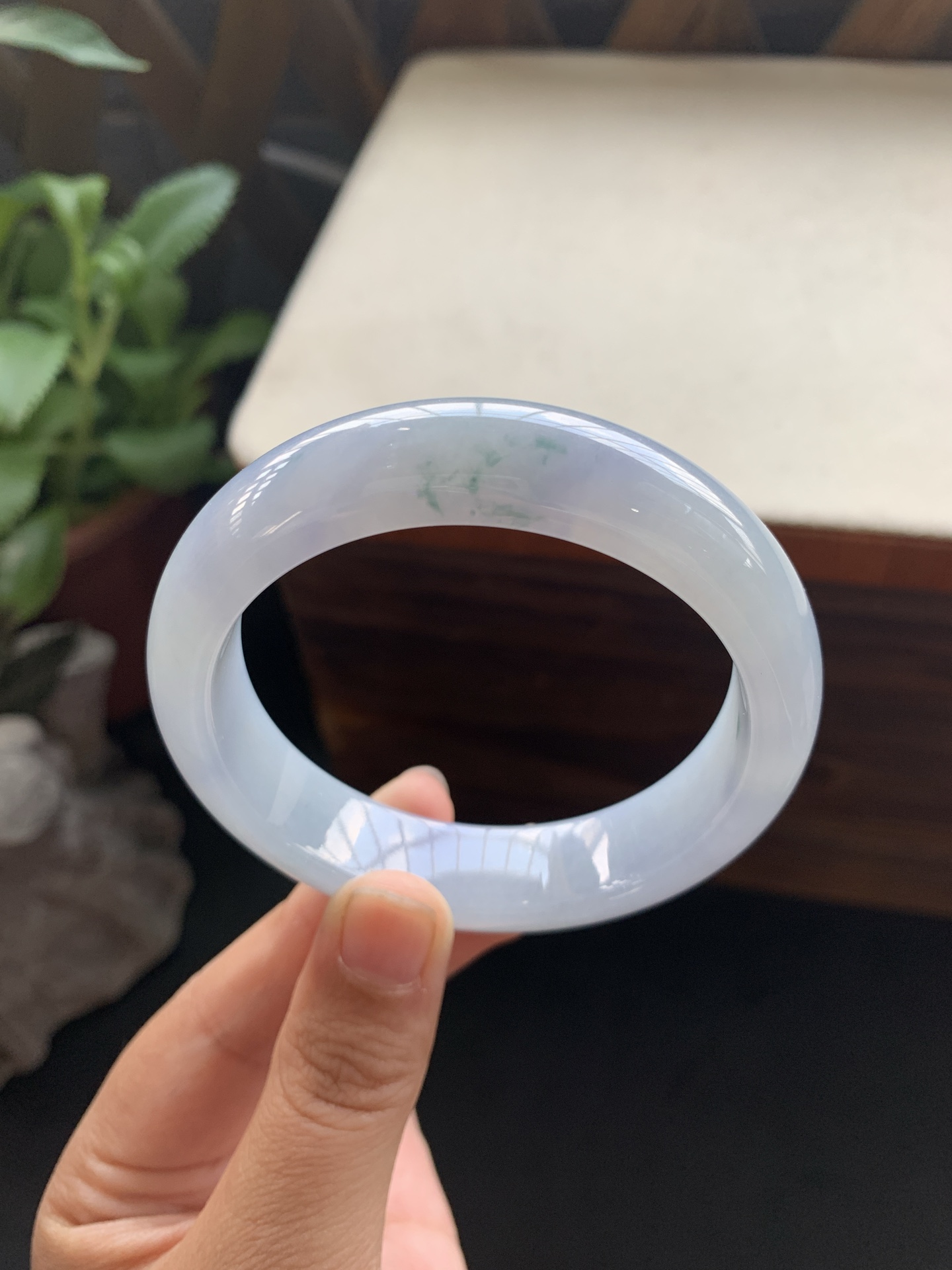 39，冰透细腻莫奈紫飘花手镯，圈口55.4-14.2-8.3，种老起冰起胶感，玉质莹润细腻，种水好，