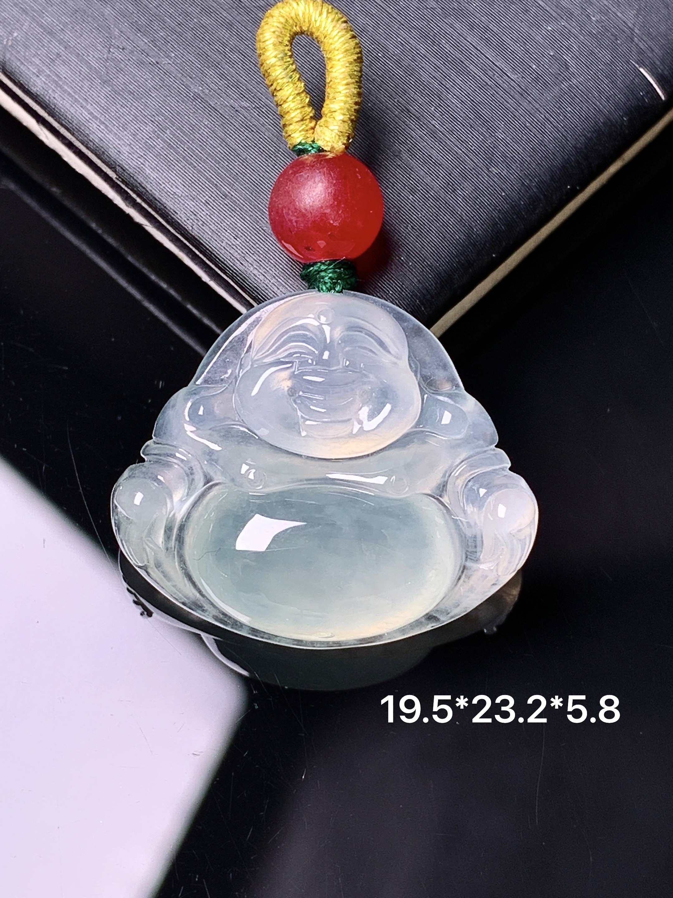 冰种佛公吊坠 玉质细腻 色泽艳丽清新 水润亮眼 整体尺寸19.5*23.2*5.8 a8
