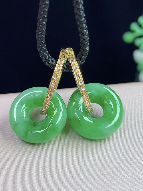 18k金镶飘绿甜甜圈耳环，无裂，尺寸12.6*4.8mm，S09ytf