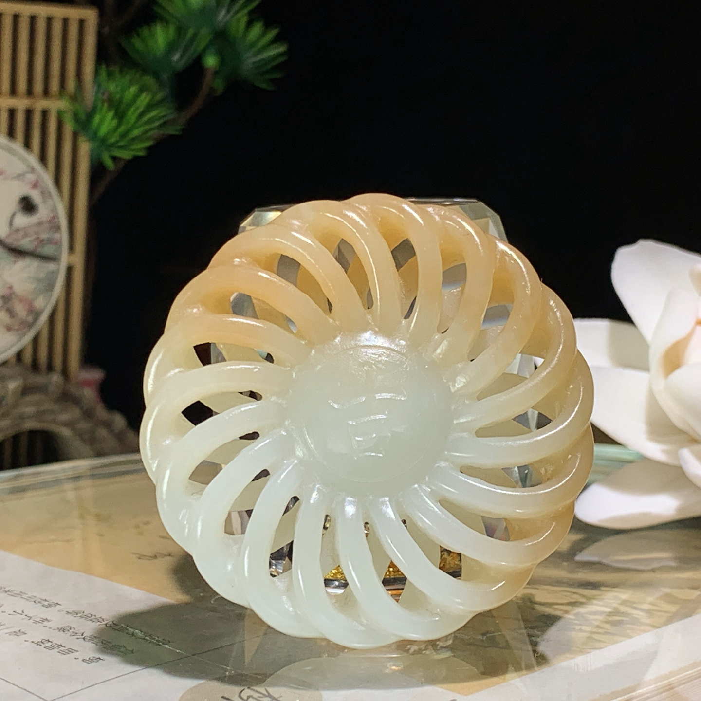 新疆且末糖时来运转挂件！尺寸51/8重28克 玉质细腻油润 底色纯净 脂粉好，品质好。lt26010