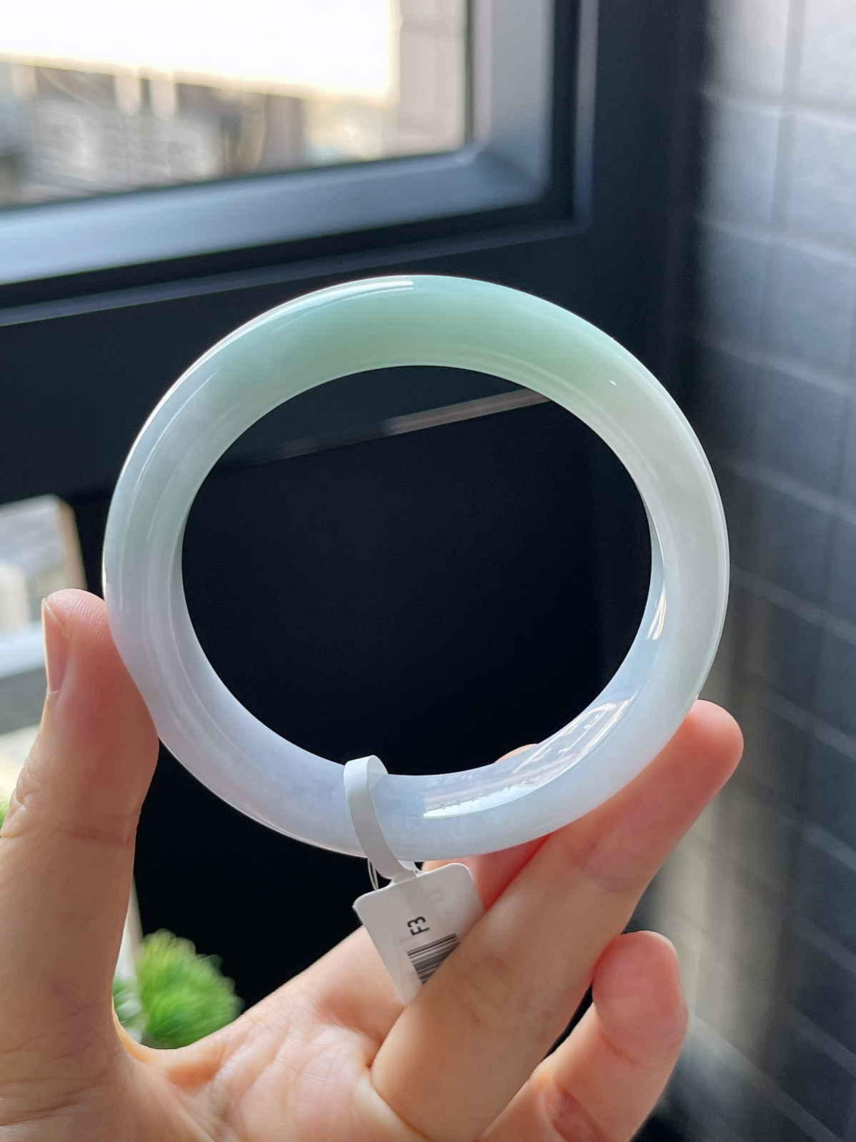 正圈55.2圈口，翡翠糯化种淡绿色手镯
