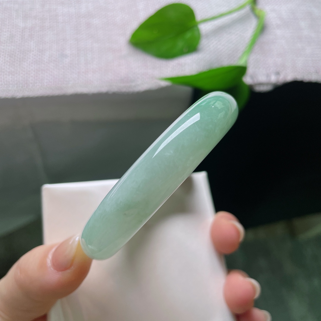 #限时特惠#55.2/12.7/7.5，绿底正圈，无裂，淡雅均匀的晴绿色，没有厚重暗沉感，清清爽爽，视觉十分治愈。ss58639a