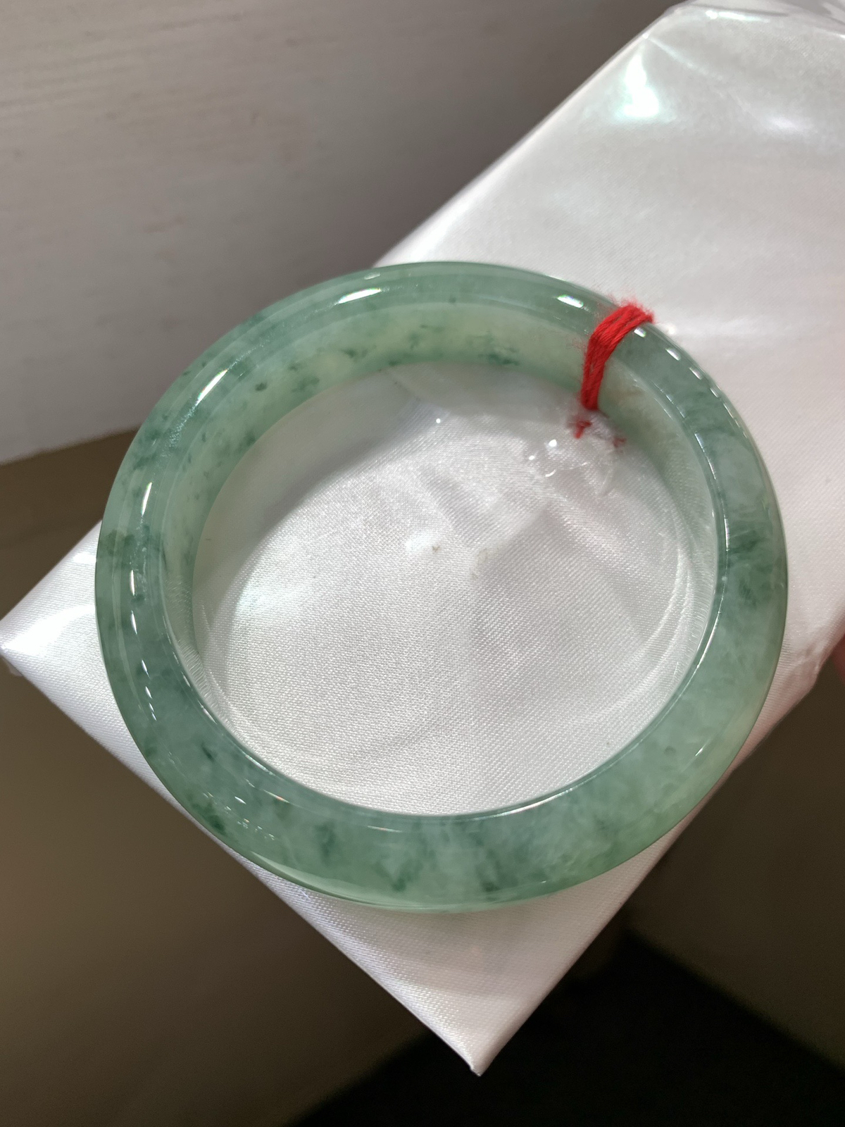 尺寸57.7/12.8/8.6，飘花手镯 
 水润细腻 种老