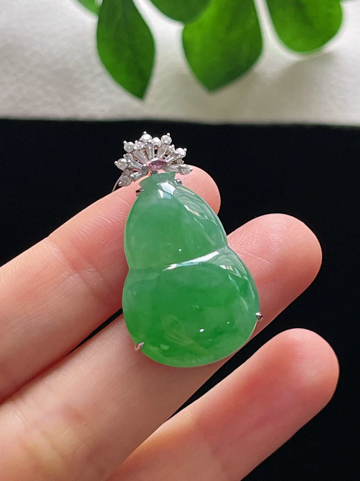 18k金翡翠冰糯种飘绿葫芦