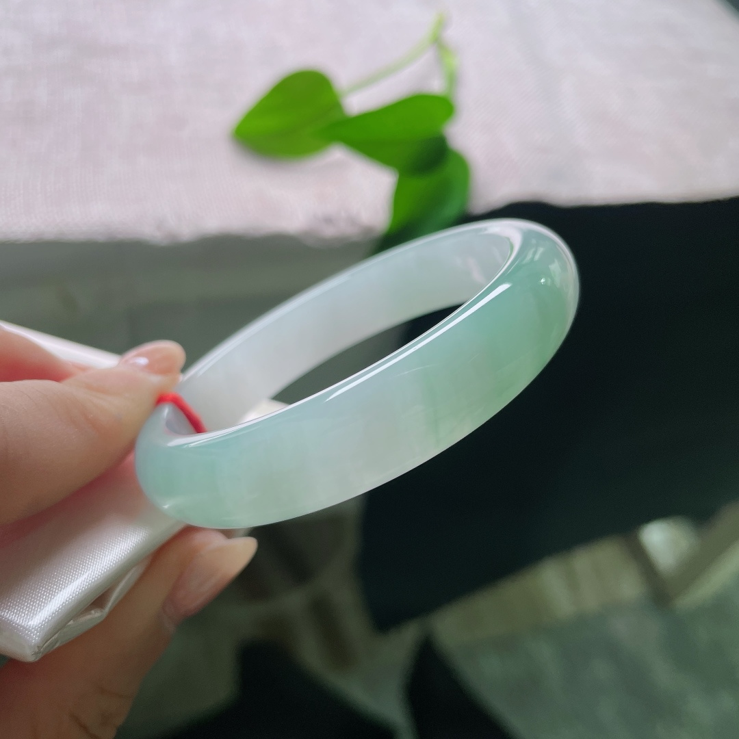 53.3/12.3/7，淡绿底正圈，巧笑嫣然，双色交汇，简约不简单，细润，干净，皮纹，ss57960a