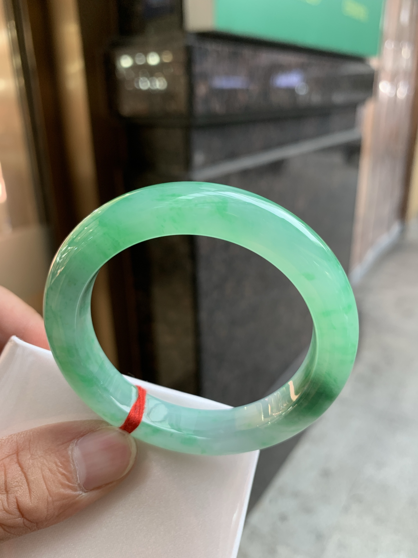 阳绿花正圈 52-10.9-9.2 1008-N1719-1 颜色鲜艳，种水冰润 有纹