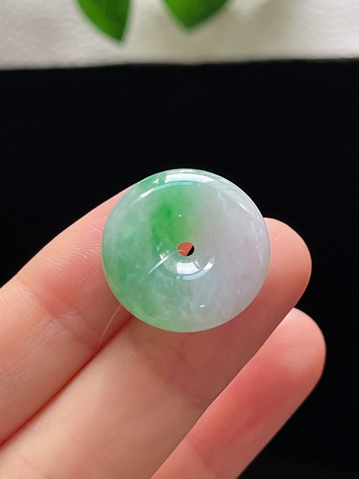 翡翠糯化种飘绿平安扣